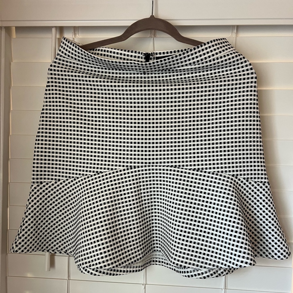 Banana Republic Black and White Skirt